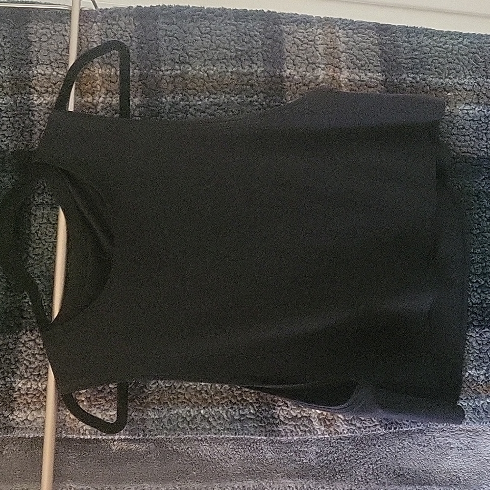Lululemon black crop tank NEW